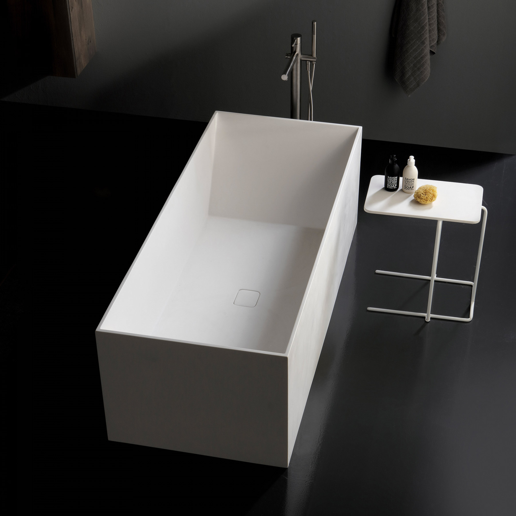 Vasca Da Bagno In Resina.Vasca Da Bagno Freestanding Rettangolare In Solid Surface Bogota